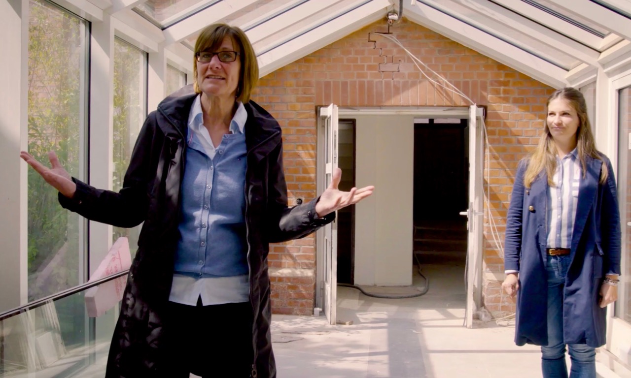 Heike Jagemann (l.) und Isabel Lubojanski rufen in einem Video auf Facebook zur Teilnahme am Kreativ-Wettbewerb auf. | Foto: Sreenshot