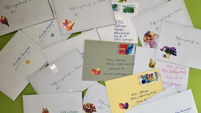 Die Katholische Hochschulgemeinde Göttingen (khg) bastelte Osternester und sammelte Osterbriefe, beides wurde von der Caritas-Sozialstation Göttingen / Gleichen an Alleinlebende weitergeschenkt. | Foto: Daniela Ramb / khg Die Katholische Hochschulgemeinde Göttingen (khg) bastelte Osternester und sammelte Osterbriefe, beides wurde von der Caritas-Sozialstation Göttingen / Gleichen an Alleinlebende weitergeschenkt. | Foto: Daniela Ramb / khg
