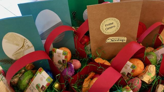 Die Katholische Hochschulgemeinde Göttingen (khg) bastelte Osternester und sammelte Osterbriefe, beides wurde von der Caritas-Sozialstation Göttingen / Gleichen an Alleinlebende weitergeschenkt. | Foto: Daniela Ramb / khg Die Katholische Hochschulgemeinde Göttingen (khg) bastelte Osternester und sammelte Osterbriefe, beides wurde von der Caritas-Sozialstation Göttingen / Gleichen an Alleinlebende weitergeschenkt. | Foto: Daniela Ramb / khg