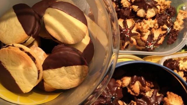 Während der digitalen Weihnachtsbäckerei der khg Göttingen wurden zahlreiche Plätzchensorten gebacken. Foto: khg Göttingen