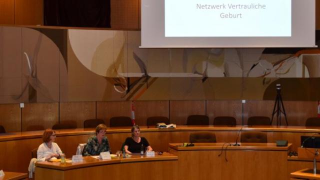 Organisiert hatten die Tagung (v.l.): Susanne Mende (Diakonie), Hildegard Schütz (Caritas) und Ute Wiese-Hast (profamilia). | Foto: Broermann / cps Organisiert hatten die Tagung (v.l.): Susanne Mende (Diakonie), Hildegard Schütz (Caritas) und Ute Wiese-Hast (profamilia). | Foto: Broermann / cps