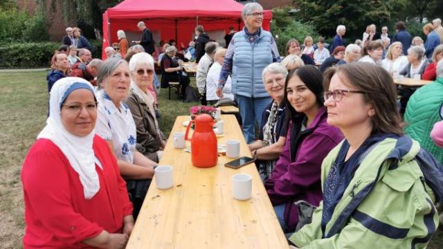 Engagierte aus Südniedersachsen waren in Hildesheim beim Sommerfest für Ehrenamtliche. | Foto: Detlef Gabler / Caritas Engagierte aus Südniedersachsen waren in Hildesheim beim Sommerfest für Ehrenamtliche. | Foto: Detlef Gabler / Caritas
