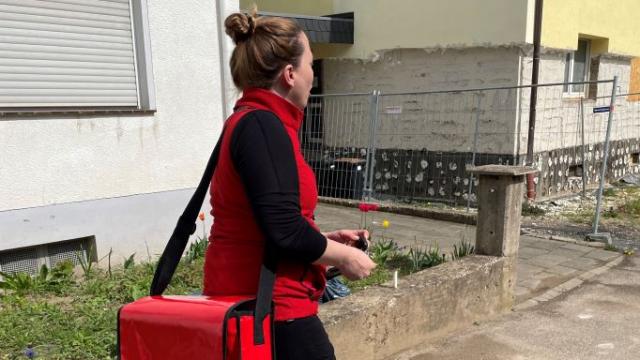 Kristina Schmidt ist viel im Flutgebiet unterwegs. | Foto: Christiane Böttcher / Caritas Kristina Schmidt ist viel im Flutgebiet unterwegs. | Foto: Christiane Böttcher / Caritas