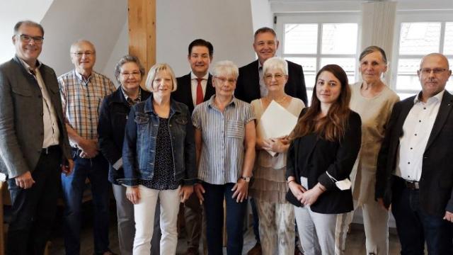 Landrat Marcel Riethig (5. v. l.) überreichte die Ehrenamtskarten persönlich in Duderstadt. | Foto: Claudia Nachtwey / cps Landrat Marcel Riethig (5. v. l.) überreichte die Ehrenamtskarten persönlich in Duderstadt. | Foto: Claudia Nachtwey / cps