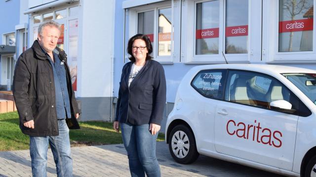 Gerd Hegerkamp und Manuela Kunze, Caritas-Geschäftsbereichsleitung „Altenhilfe und Pflege“, haben den Umzug in die Außenstelle der Sozialstation an der Industriestraße 26 organisiert. | Foto: Broermann / cps Gerd Hegerkamp und Manuela Kunze, Caritas-Geschäftsbereichsleitung „Altenhilfe und Pflege“, haben den Umzug in die Außenstelle der Sozialstation an der Industriestraße 26 organisiert. | Foto: Broermann / cps