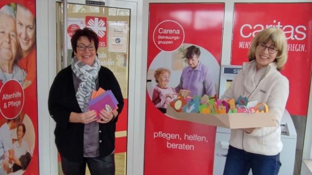 Christiane Koch und Daniela Ramb (v. l. n. r.) bei der Übergabe der Osternester in der Caritas Sozialstation Göttingen/Gleichen | Foto: Caritas Christiane Koch und Daniela Ramb (v. l. n. r.) bei der Übergabe der Osternester in der Caritas Sozialstation Göttingen/Gleichen | Foto: Caritas