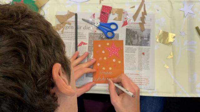 Die Karten wurden in Handarbeit gefertigt. | Foto: Daniela Ramb / khg Die Karten wurden in Handarbeit gefertigt. | Foto: Daniela Ramb / khg
