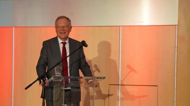 „Ihr Einsatz in Vereinen, Kommunen, Pflegeheimen, Schulen und Kitas, in der Medizin, bei der Bundeswehr etc. zeigt den großen gesellschaftlichen Zusammenhalt", sagte Ministerpräsident Stefan Weil während seiner Ansprache. | Foto: Staatskanzlei „Ihr Einsatz in Vereinen, Kommunen, Pflegeheimen, Schulen und Kitas, in der Medizin, bei der Bundeswehr etc. zeigt den großen gesellschaftlichen Zusammenhalt", sagte Ministerpräsident Stefan Weil während seiner Ansprache. | Foto: Staatskanzlei