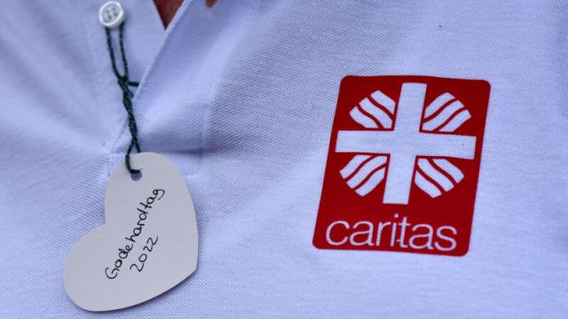 Bei der Abschlussandacht des Godehardtags wurden kleine Herzen verteilt. | Foto: Iris Blank Bei der Abschlussandacht des Godehardtags wurden kleine Herzen verteilt. | Foto: Iris Blank