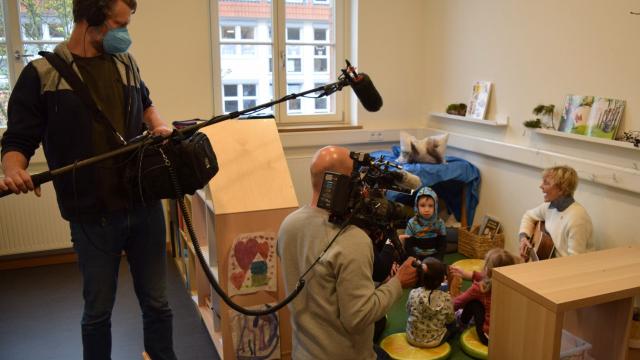 Zum Morgenkreis gehört Musik. | Foto: Broermann / Caritas Zum Morgenkreis gehört Musik. | Foto: Broermann / Caritas