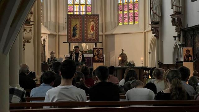 Osterandacht in der Basilika St. Cyriakus. | Foto: Stefan Burchard Osterandacht in der Basilika St. Cyriakus. | Foto: Stefan Burchard