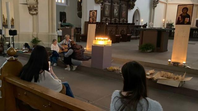 Osterandacht in der Basilika St. Cyriakus. | Foto: Isabel Lubojanski Osterandacht in der Basilika St. Cyriakus. | Foto: Isabel Lubojanski