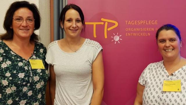 Beim Tagespflege-Kongress in Nürnberg (v.l.): Manuela Kunze, Stefanie Jünemann, Melanie Petroschka. | Foto: Caritas Südniedersachsen Beim Tagespflege-Kongress in Nürnberg (v.l.): Manuela Kunze, Stefanie Jünemann, Melanie Petroschka. | Foto: Caritas Südniedersachsen
