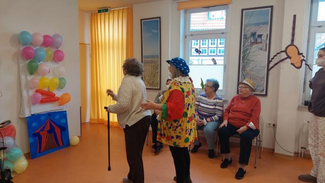 Weiberfastnacht in der Tagespflege Duderstadt | Foto: Caritas Südniedersachsen Weiberfastnacht in der Tagespflege Duderstadt | Foto: Caritas Südniedersachsen