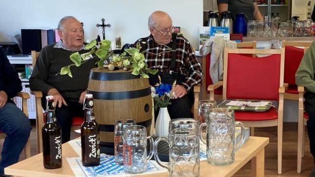 Alkoholfreies Bier und Radler wurden als Getränke serviert. | Foto: Melanie Petroschka / Caritas Alkoholfreies Bier und Radler wurden als Getränke serviert. | Foto: Melanie Petroschka / Caritas