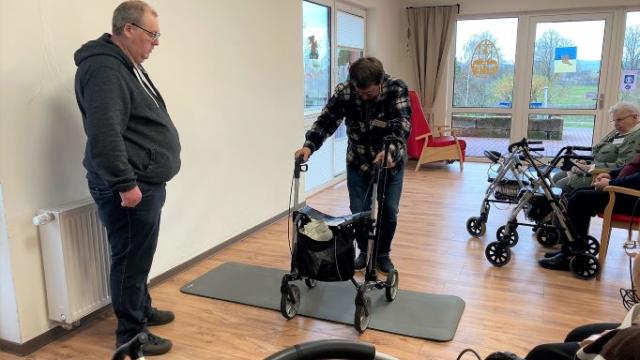 Praktische Übungen gehörten auch zum Programm in der Tagespflege St. Vinzenz. | Foto: Caritas Praktische Übungen gehörten auch zum Programm in der Tagespflege St. Vinzenz. | Foto: Caritas