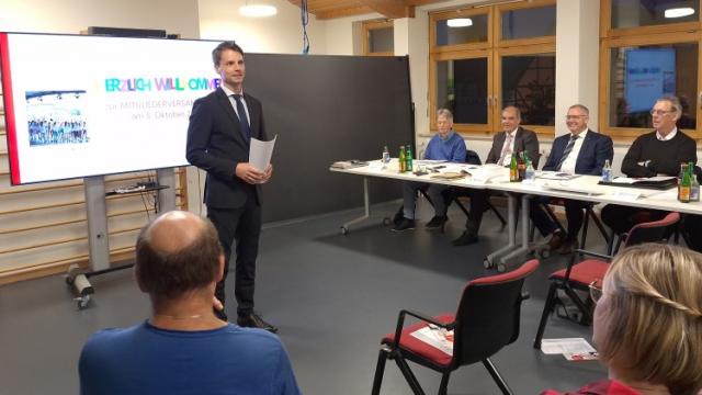 Kreisrat Conrad Finger spricht sein Grußwort. | Foto: Johannes Broermann / cps Kreisrat Conrad Finger spricht sein Grußwort. | Foto: Johannes Broermann / cps