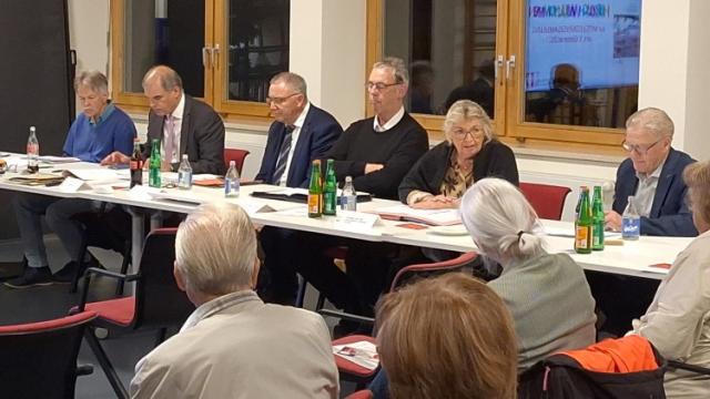 Annelore von Hof moderiert die Mitgliederversammlung. | Foto: Johannes Broermann / cps Annelore von Hof moderiert die Mitgliederversammlung. | Foto: Johannes Broermann / cps