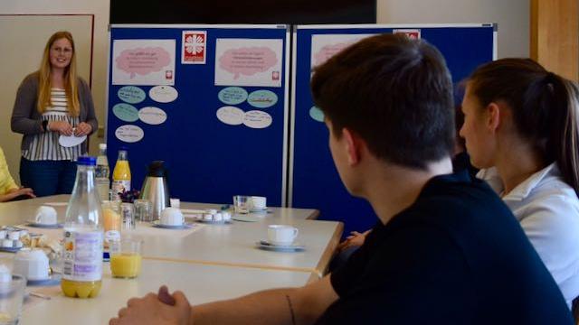 Gesprächsthemen für das Azubi-Frühstück wurden auf Stellenwänden gesammelt. | Foto: Broermann / cps Gesprächsthemen für das Azubi-Frühstück wurden auf Stellenwänden gesammelt. | Foto: Broermann / cps