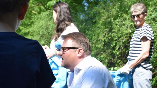 Bürgermeister Thorsten Feike im Gespräch mit Kita-Kindern. | Foto: Johannes Broermann / cps Bürgermeister Thorsten Feike im Gespräch mit Kita-Kindern. | Foto: Johannes Broermann / cps