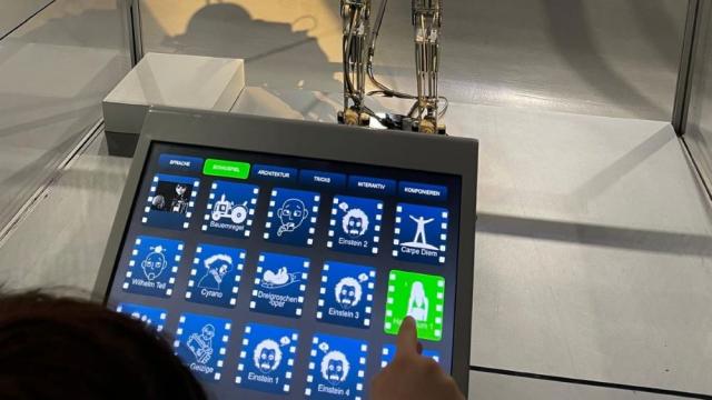 Über einen Touchscreen konnte ... Über einen Touchscreen konnte ...