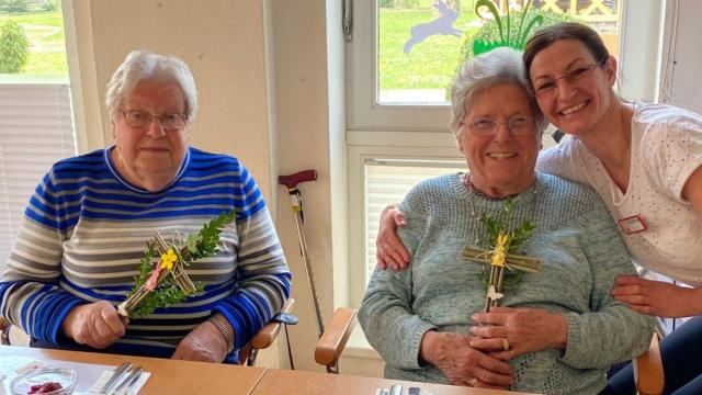 In unserer Tagespflege wurden Palmkreuze aus Naturmaterialien gebastelt. In unserer Tagespflege wurden Palmkreuze aus Naturmaterialien gebastelt.