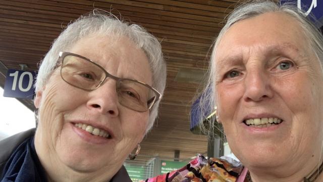 Martina Bernhard und Gerdi Breuksch aus Duderstadt haben an der Fahrt nach Linz in Österreich teilgenommen. | Foto: Caritas Martina Bernhard und Gerdi Breuksch aus Duderstadt haben an der Fahrt nach Linz in Österreich teilgenommen. | Foto: Caritas