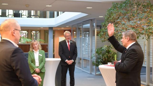 Pfarrer Matthias Kaminski segnete Menschen und Räume. Pfarrer Matthias Kaminski segnete Menschen und Räume.