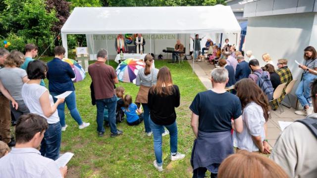 Die Festgemeinde singt und betet gemeinsam. | Foto: Niklas Richter / cps Die Festgemeinde singt und betet gemeinsam. | Foto: Niklas Richter / cps