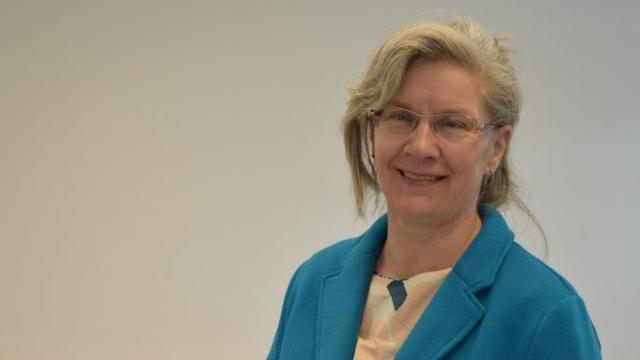 „Wir fliegen alle auf dieser kleinen, blauen Murmel durch‘s große, kalte Weltall: Wie sinnlos, diese kleine Murmel in noch kleinere Schnipsel zu unterteilen, in denen jedes verlorene Grüppchen selbst klarkommen soll! Wir haben genug gemeinsam zu tun, um die aktuellen Probleme der Welt zu lösen.“ – Friederike Smilge, Caritas-Fachstelle für Sucht und Suchtprävention Duderstadt