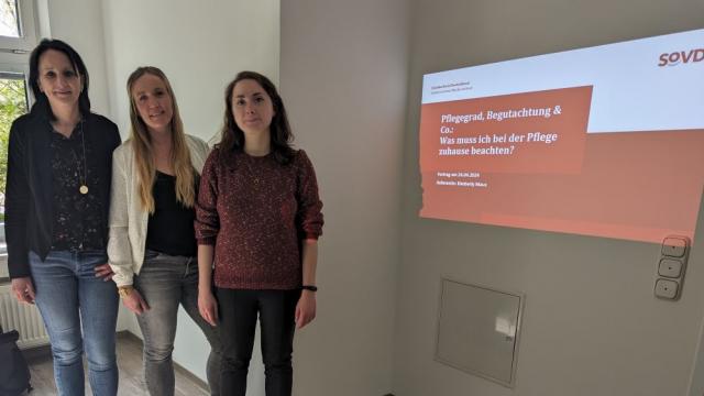 Caritas-Mitarbeiterinnen Steffi Jünemann und Anna Fexer und SoVD-Sozialberaterin Kimberly Maus in Rittmarshausen. | Foto: Caritas Caritas-Mitarbeiterinnen Steffi Jünemann und Anna Fexer und SoVD-Sozialberaterin Kimberly Maus in Rittmarshausen. | Foto: Caritas