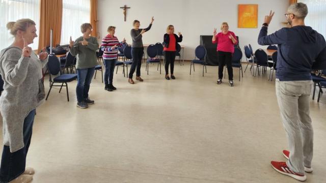 Bewegungsspiele in der Gruppe, ...  Bewegungsspiele in der Gruppe, ...