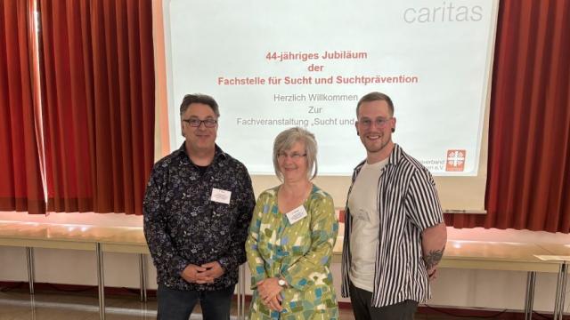 Freuen sich über die gelungene Veranstaltung (von links): Thomas Heek (Leiter Caritas-Centrum Duderstadt) mit dem Suchtberatungsteam Friederike Smilge und Jens Klie. | Foto: Isabel Lubojanski / Caritas Freuen sich über die gelungene Veranstaltung (von links): Thomas Heek (Leiter Caritas-Centrum Duderstadt) mit dem Suchtberatungsteam Friederike Smilge und Jens Klie. | Foto: Isabel Lubojanski / Caritas