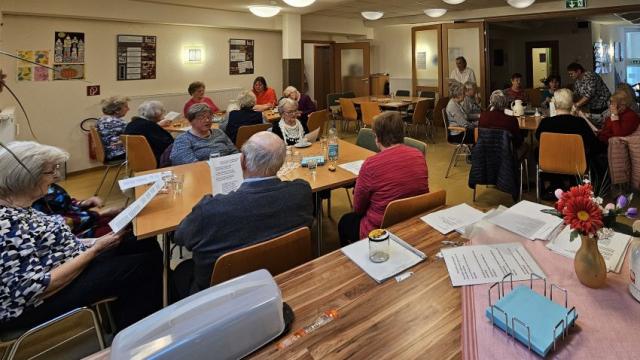 Jeden dritten Donnerstag im Monat bietet das LWH einen Seniorentreff an. | Foto: Christiane Koch Jeden dritten Donnerstag im Monat bietet das LWH einen Seniorentreff an. | Foto: Christiane Koch