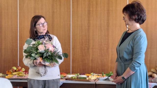 Birgit Müller (l.) und Mathilde Henke wurden als langjährige Caritas-Mitarbeiterinnen in den Ruhestand verabschiedet. | Foto: Johannes Broermann Birgit Müller (l.) und Mathilde Henke wurden als langjährige Caritas-Mitarbeiterinnen in den Ruhestand verabschiedet. | Foto: Johannes Broermann