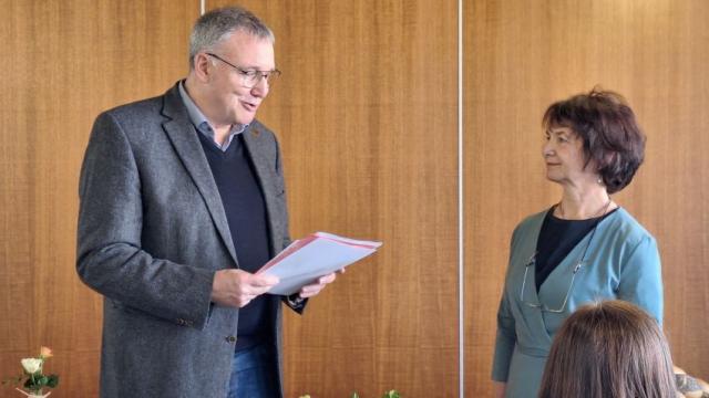 Caritas-Vorstandssprecher Ralf Regenhardt blickt in seiner Rede auf den Werdegang von Mathilde Henke zurück. | Foto: Johannes Broermann Caritas-Vorstandssprecher Ralf Regenhardt blickt in seiner Rede auf den Werdegang von Mathilde Henke zurück. | Foto: Johannes Broermann
