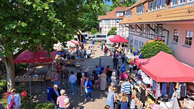 25 Jahre FAIRKAUF-Laden wurden mit einem Tag der offenen Tür auf dem Caritas-Gelände gefeiert | Foto: Hartnack/Caritas Verkaufsstände des Fairkauf-Ladens auf dem Caritas-Gelände | Foto: Hartnack/Caritas