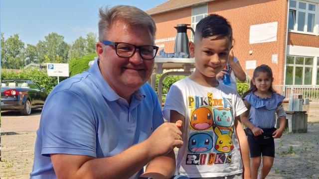 Bürgermeister Feike stellte sich den Fragen der Quartiers-Kinder | Foto: Caritas