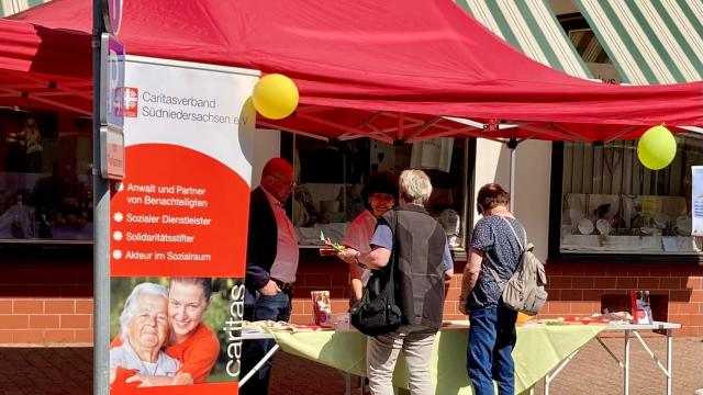 In Bad Lauterberg informierten zum Thema Finanzen und Caritas-Hilfen Michael Seifert und Marion Diesmann (Caritas-Centrum Herzberg)