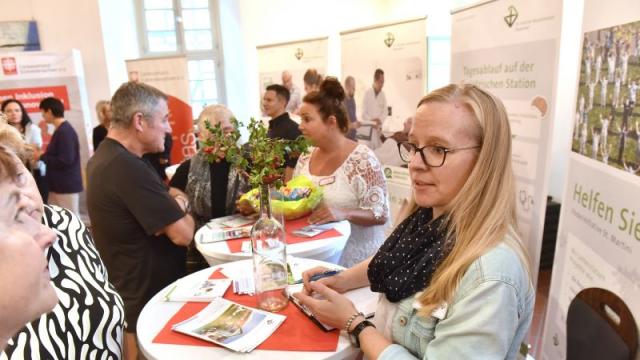 An den Infoständen wurden zahlreiche Gespräche geführt. | Foto: Iris Blank / kpvd An den Infoständen wurden zahlreiche Gespräche geführt. | Foto: Iris Blank / kpvd
