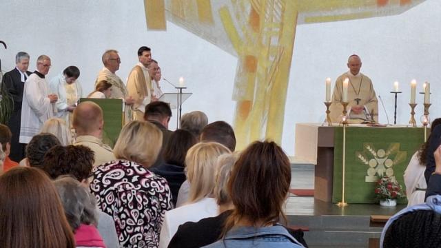 Weihbischof Dr. Nikolaus Schwerdtfeger leitete den Festgottesdienst in der Kirche St. Godehard in Göttingen. | Foto: Johannes Broermann Weihbischof Dr. Nikolaus Schwerdtfeger leitete den Festgottesdienst in der Kirche St. Godehard in Göttingen. | Foto: Johannes Broermann