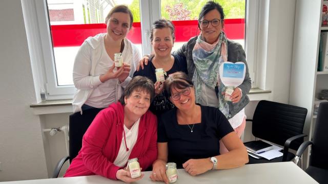 Mitarbeitende in der Sozialstation Duderstadt mit Geschäftsbereichsleiterin Simone Lojda (r.). | Foto: Caritas Mitarbeitende in der Sozialstation Duderstadt mit Geschäftsbereichsleiterin Simone Lojda (r.). | Foto: Caritas