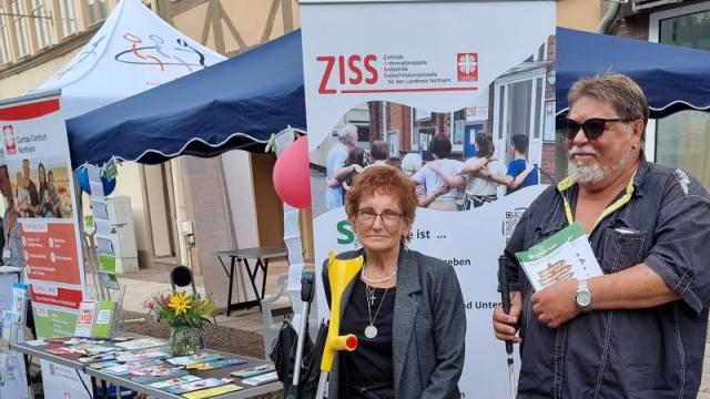 ZISS-Infostand in Uslar | Foto: Lisa Severitt / Caritas ZISS-Infostand in Uslar | Foto: Lisa Severitt / Caritas